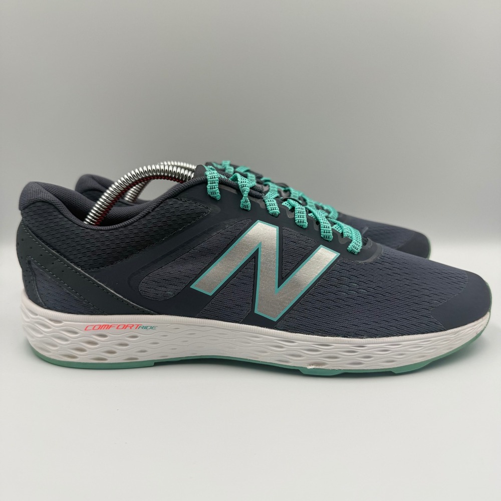 New Balance 520v3 Womens Size 11 Running Shoes Sneakers Grey White Mens Size 9.5